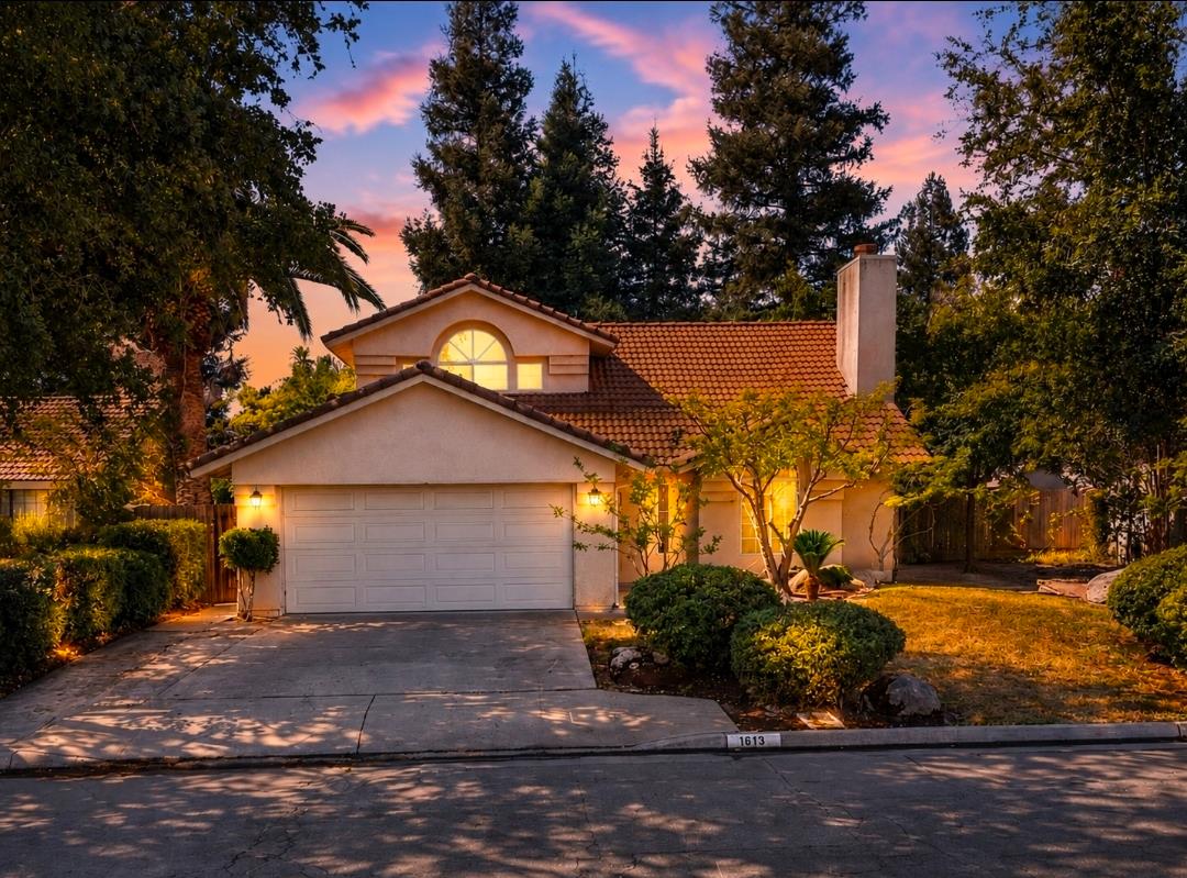 1813 E Shea Dr, Fresno, CA 93720