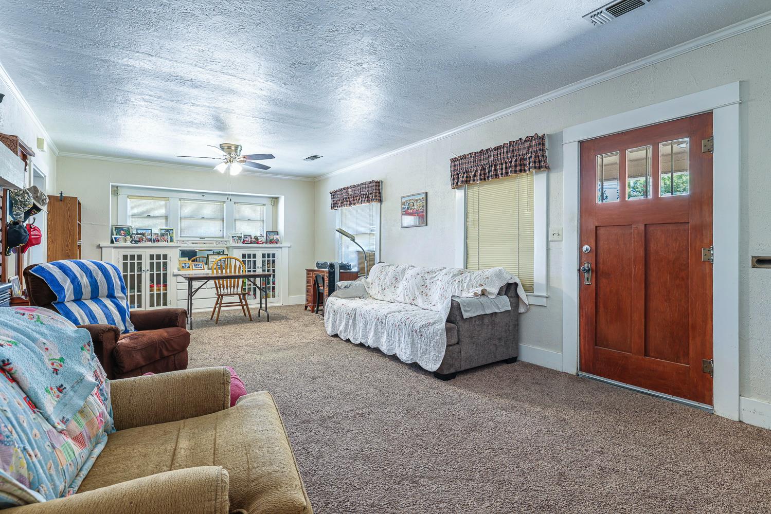 2637 A St, Selma, CA 93662