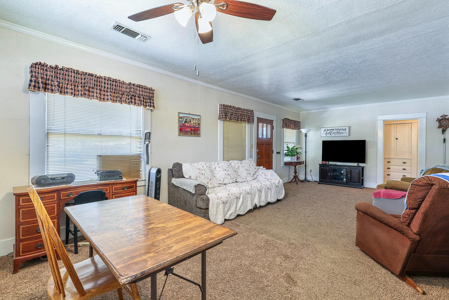 2637 A St, Selma, CA 93662