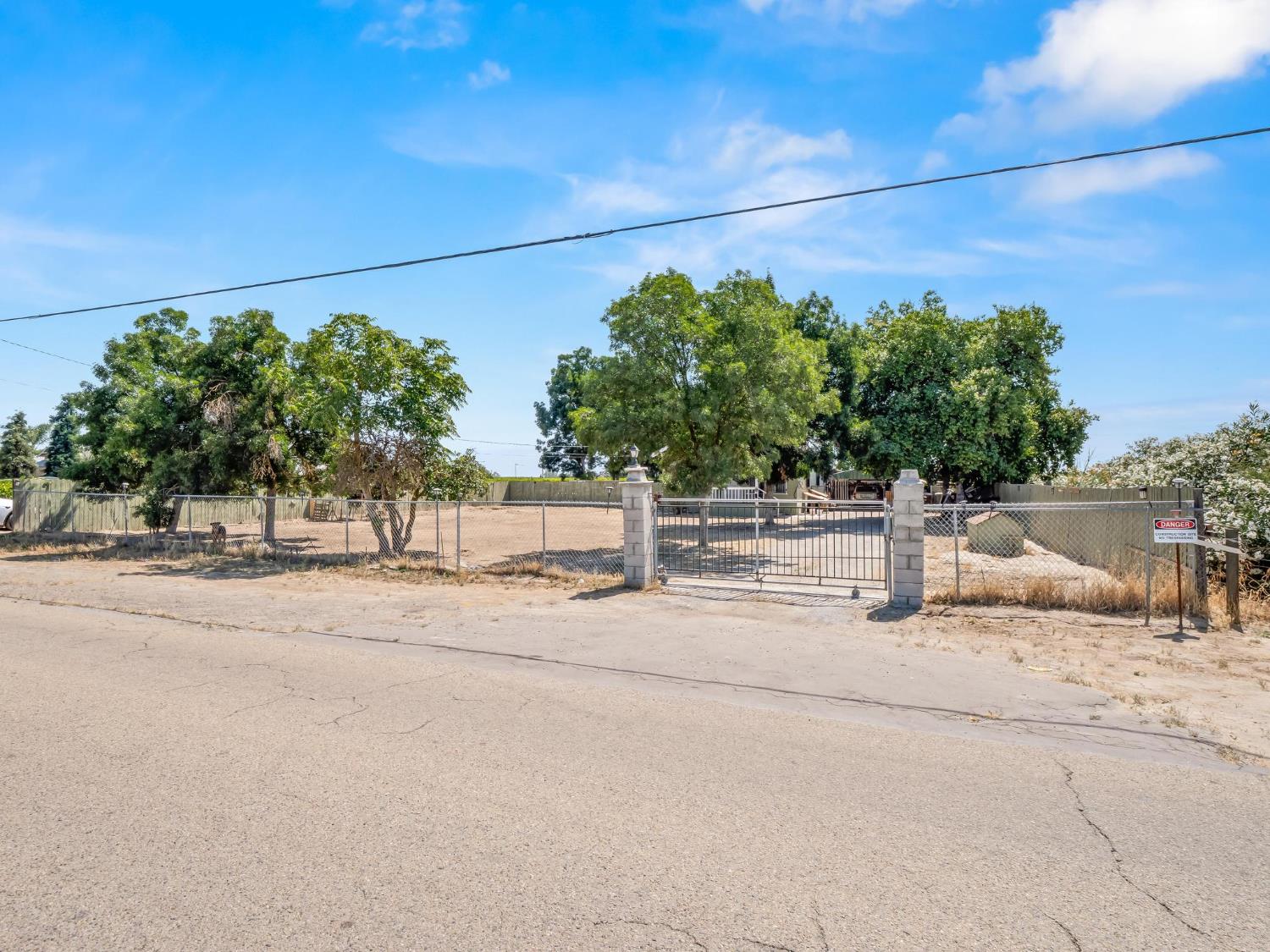 6072 S Maple Ave, Fresno, CA 93725