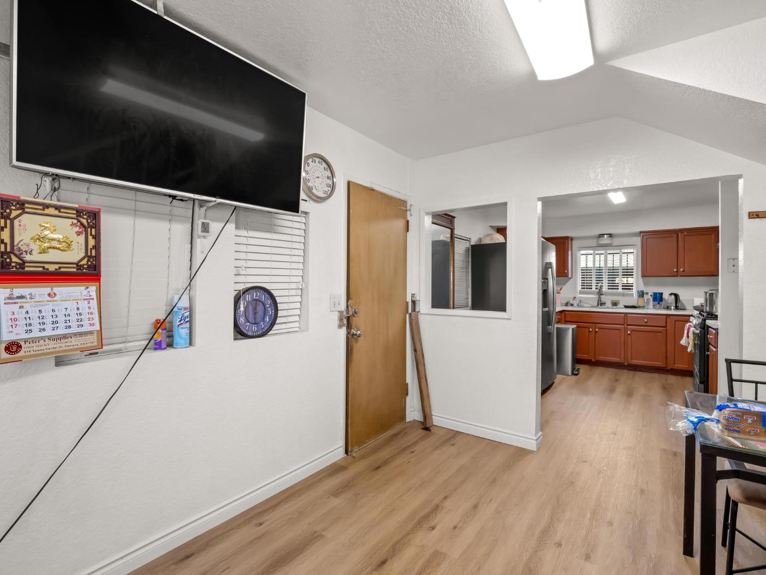 6072 S Maple Ave, Fresno, CA 93725