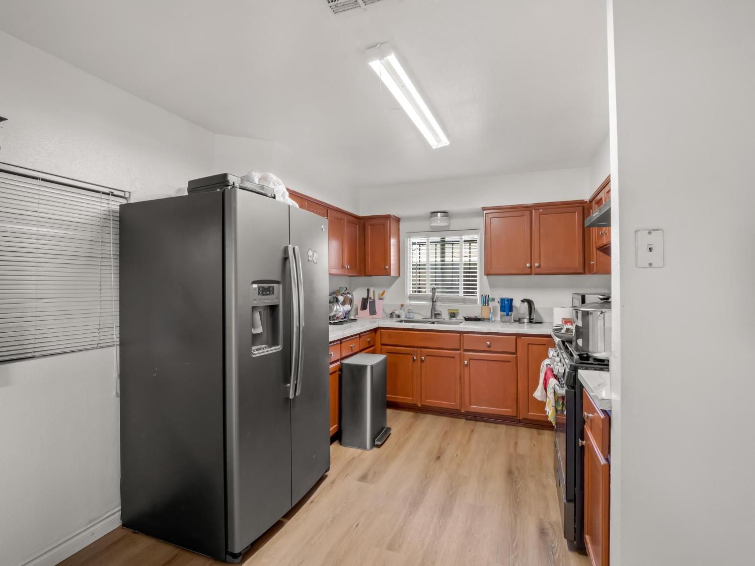 6072 S Maple Ave, Fresno, CA 93725