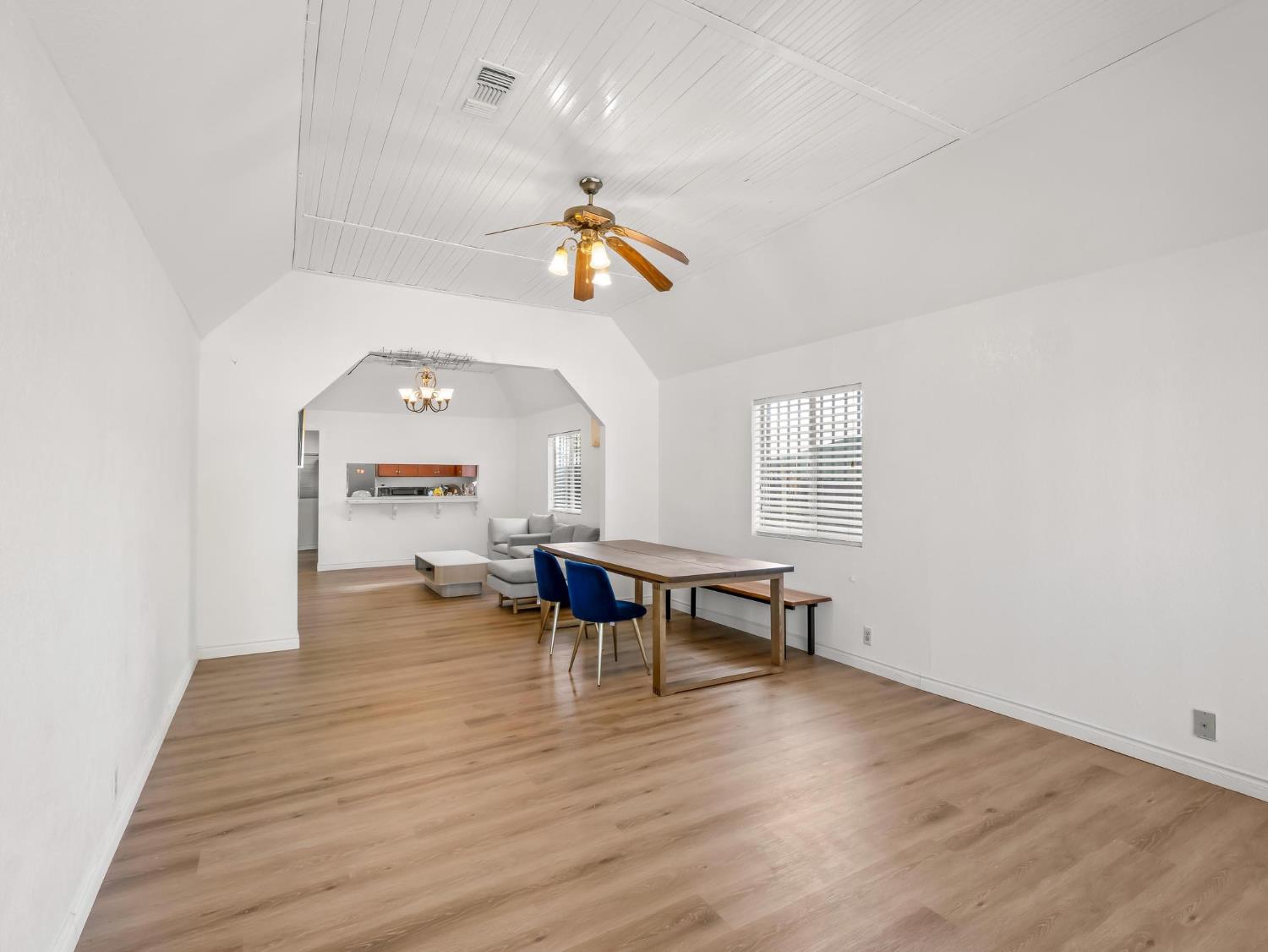 6072 S Maple Ave, Fresno, CA 93725