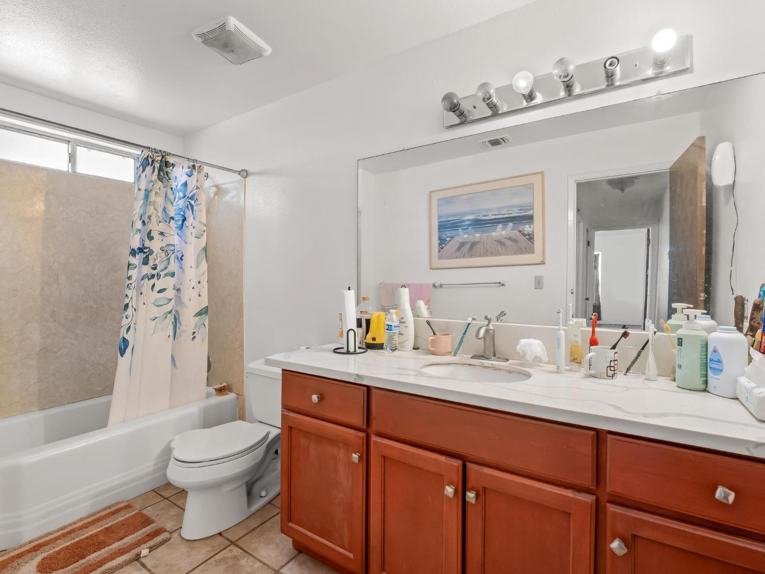 6072 S Maple Ave, Fresno, CA 93725