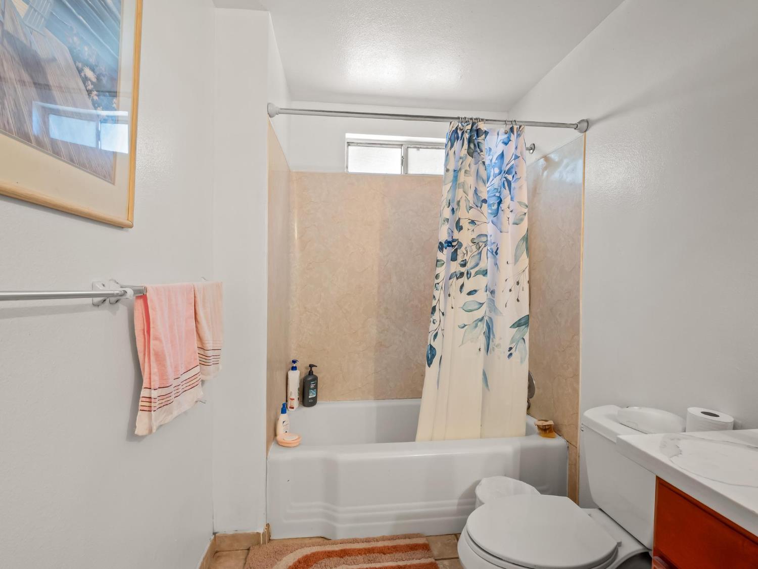 6072 S Maple Ave, Fresno, CA 93725
