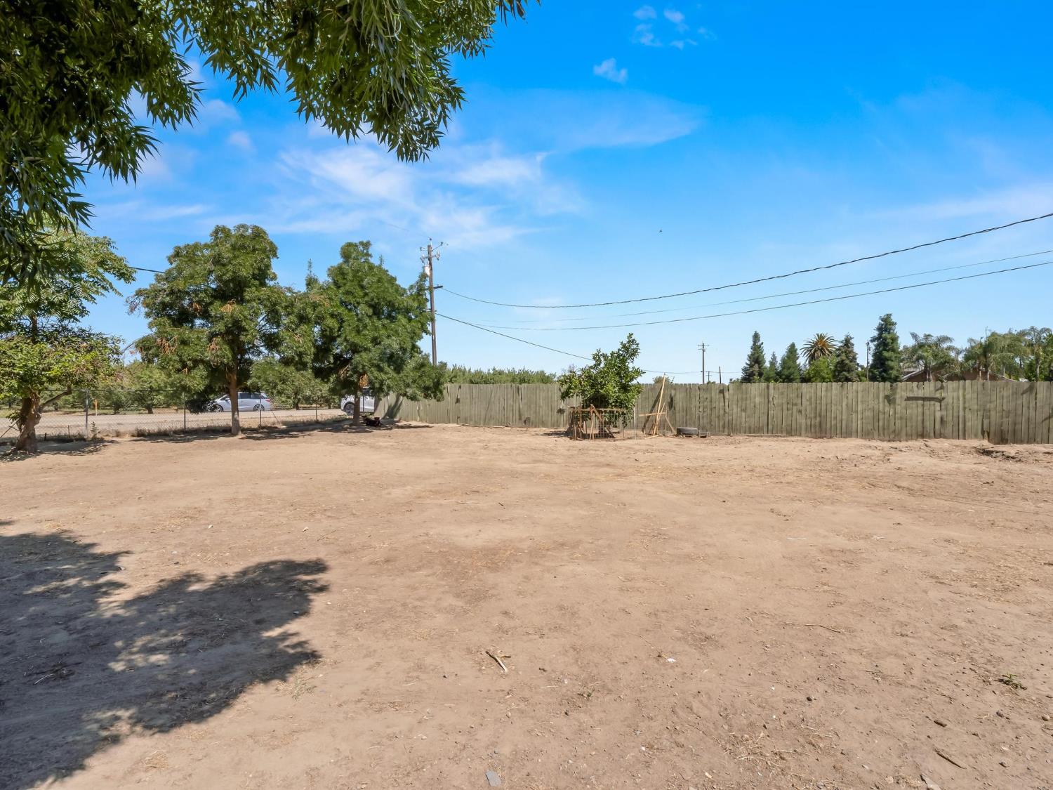 6072 S Maple Ave, Fresno, CA 93725