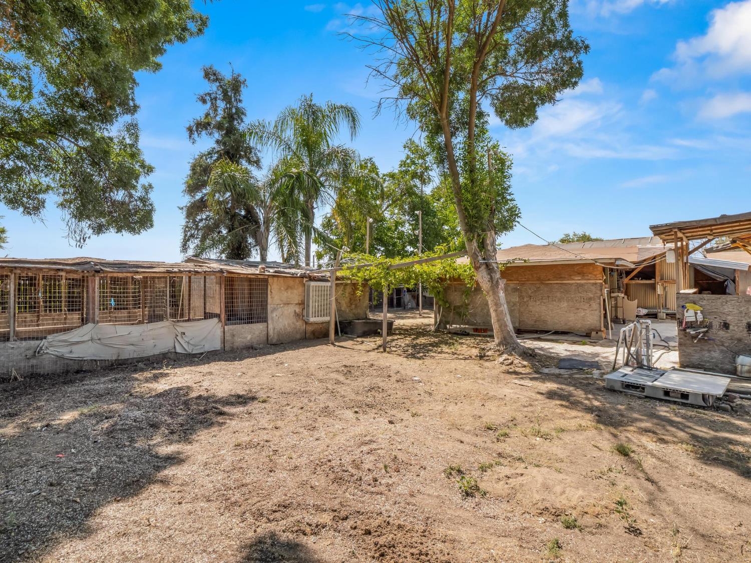 6072 S Maple Ave, Fresno, CA 93725