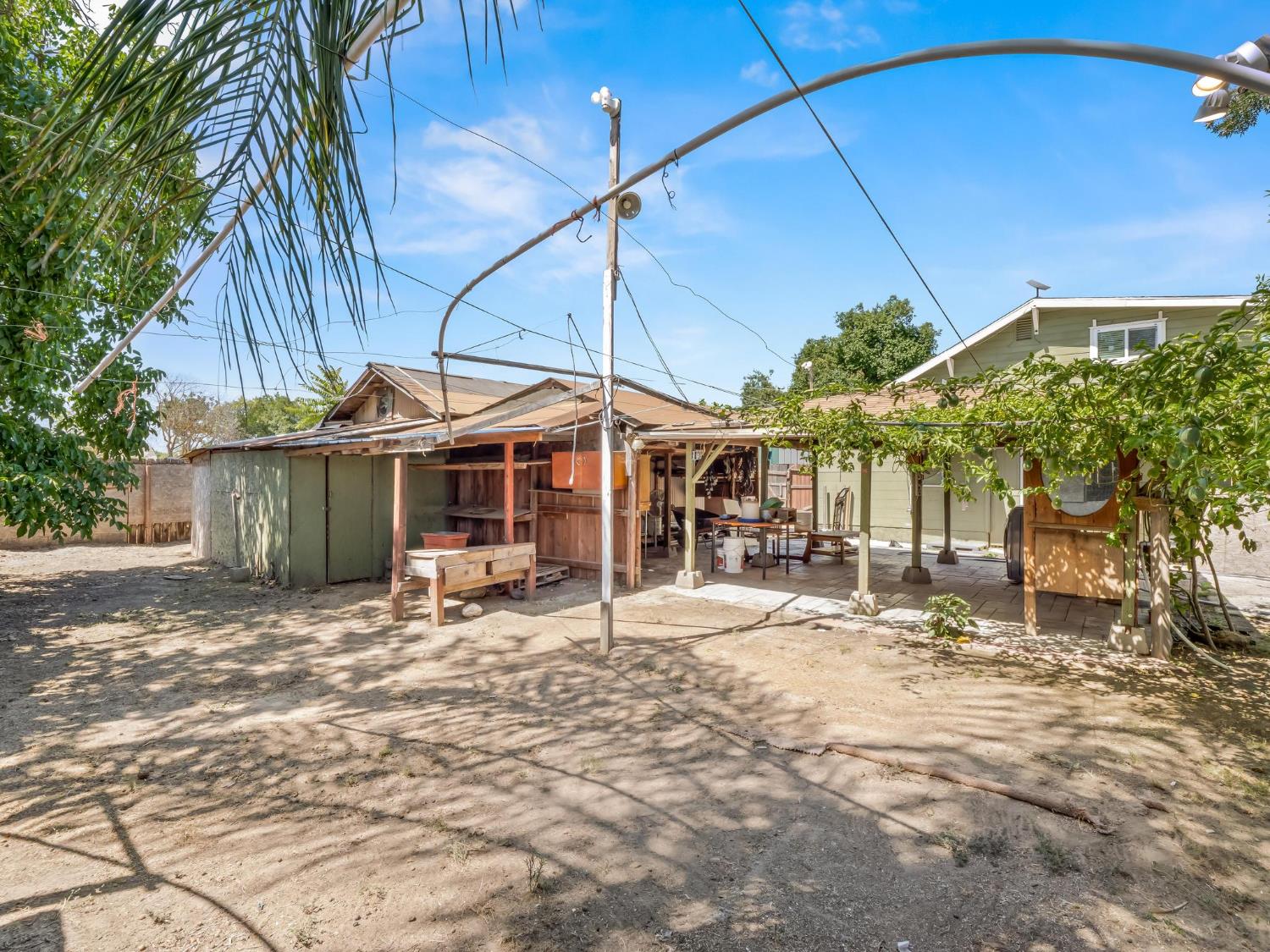 6072 S Maple Ave, Fresno, CA 93725