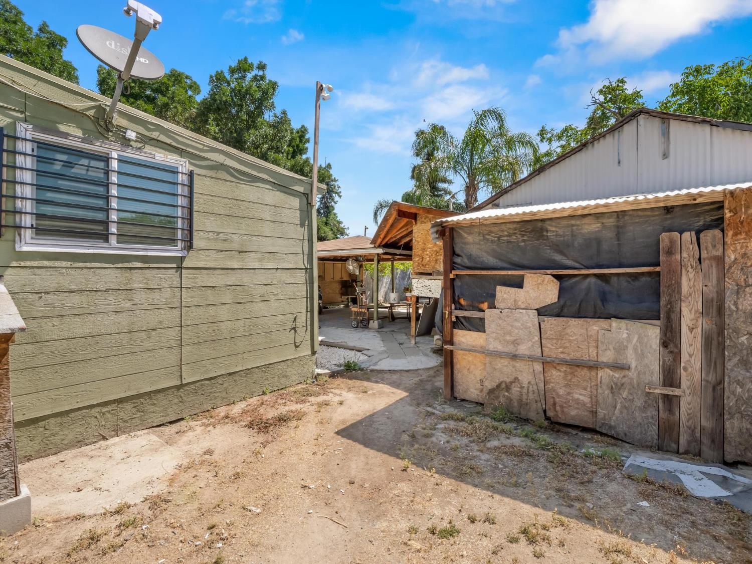 6072 S Maple Ave, Fresno, CA 93725