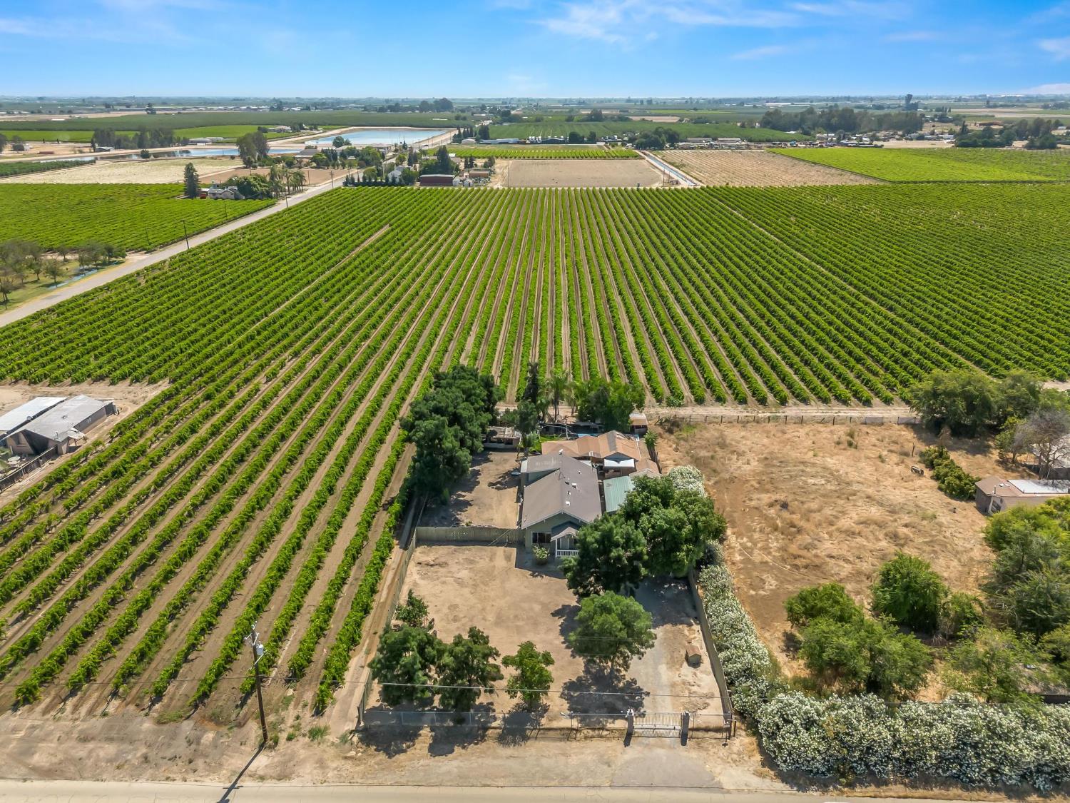 6072 S Maple Ave, Fresno, CA 93725