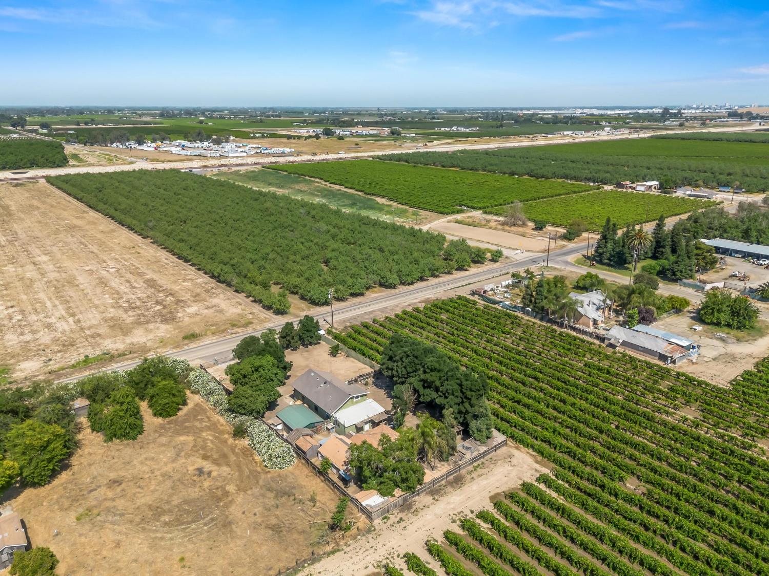 6072 S Maple Ave, Fresno, CA 93725