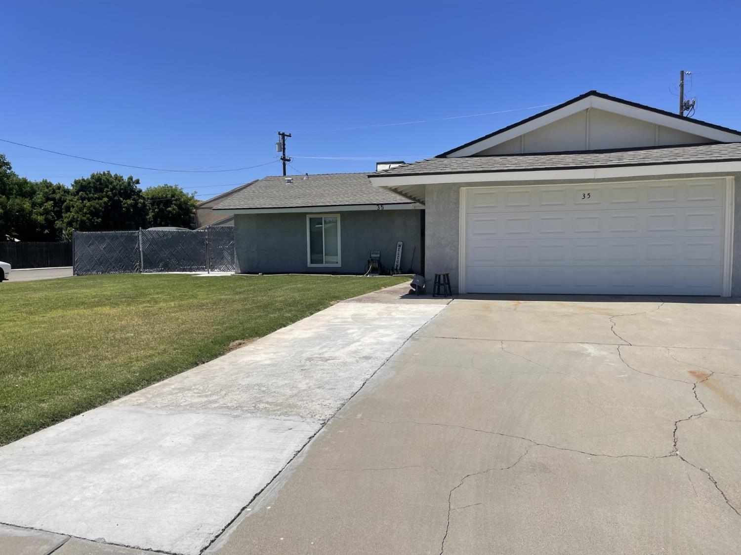 35 Linda Ln, Lemoore, CA 93245
