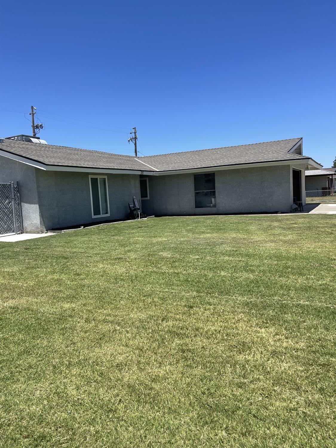 35 Linda Ln, Lemoore, CA 93245