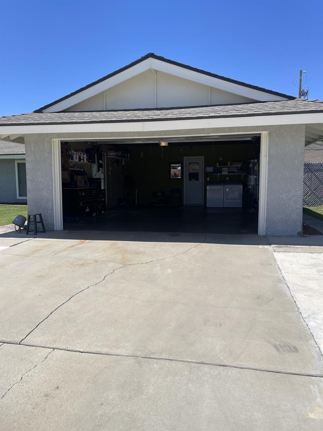 35 Linda Ln, Lemoore, CA 93245