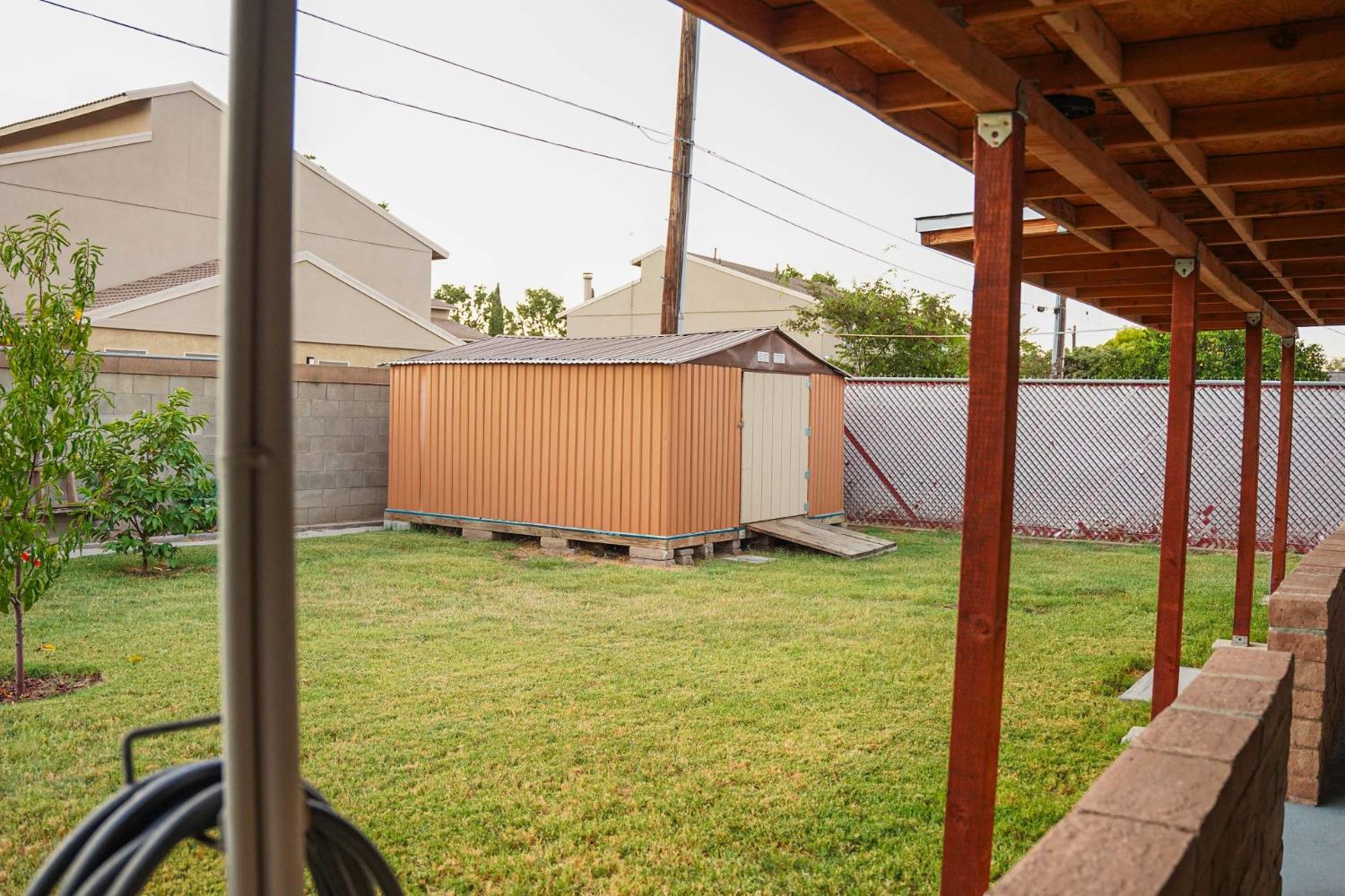 35 Linda Ln, Lemoore, CA 93245