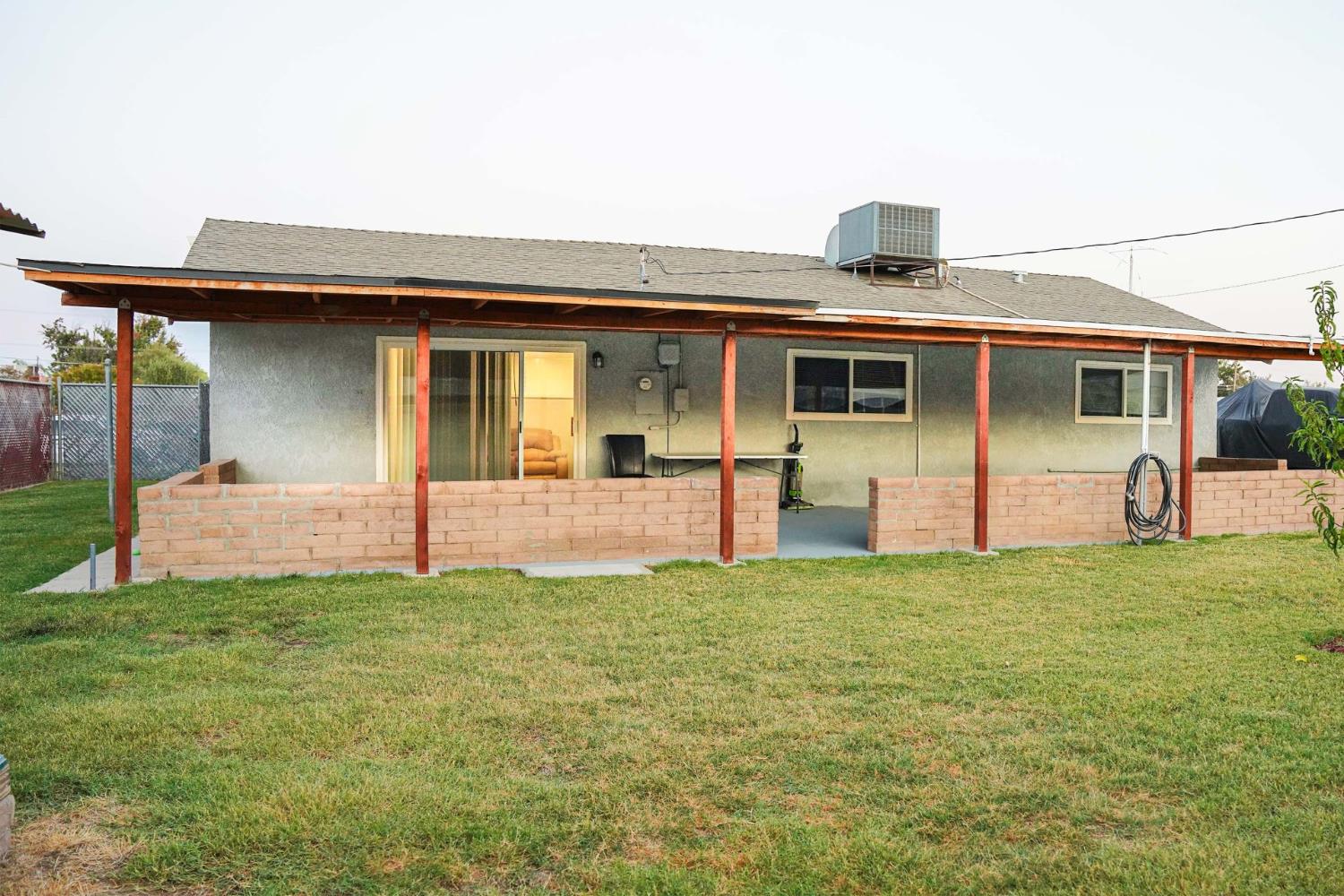 35 Linda Ln, Lemoore, CA 93245