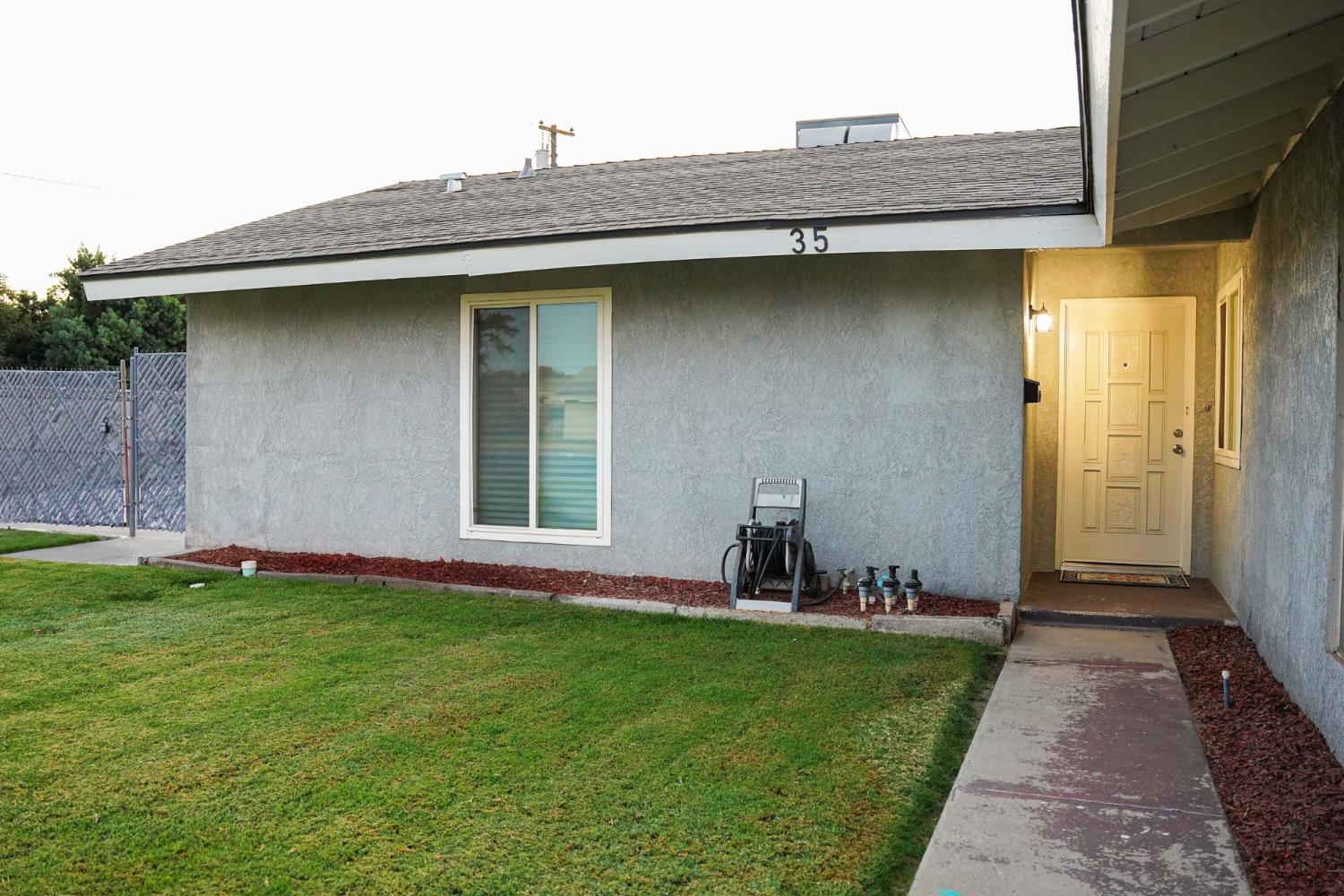 35 Linda Ln, Lemoore, CA 93245