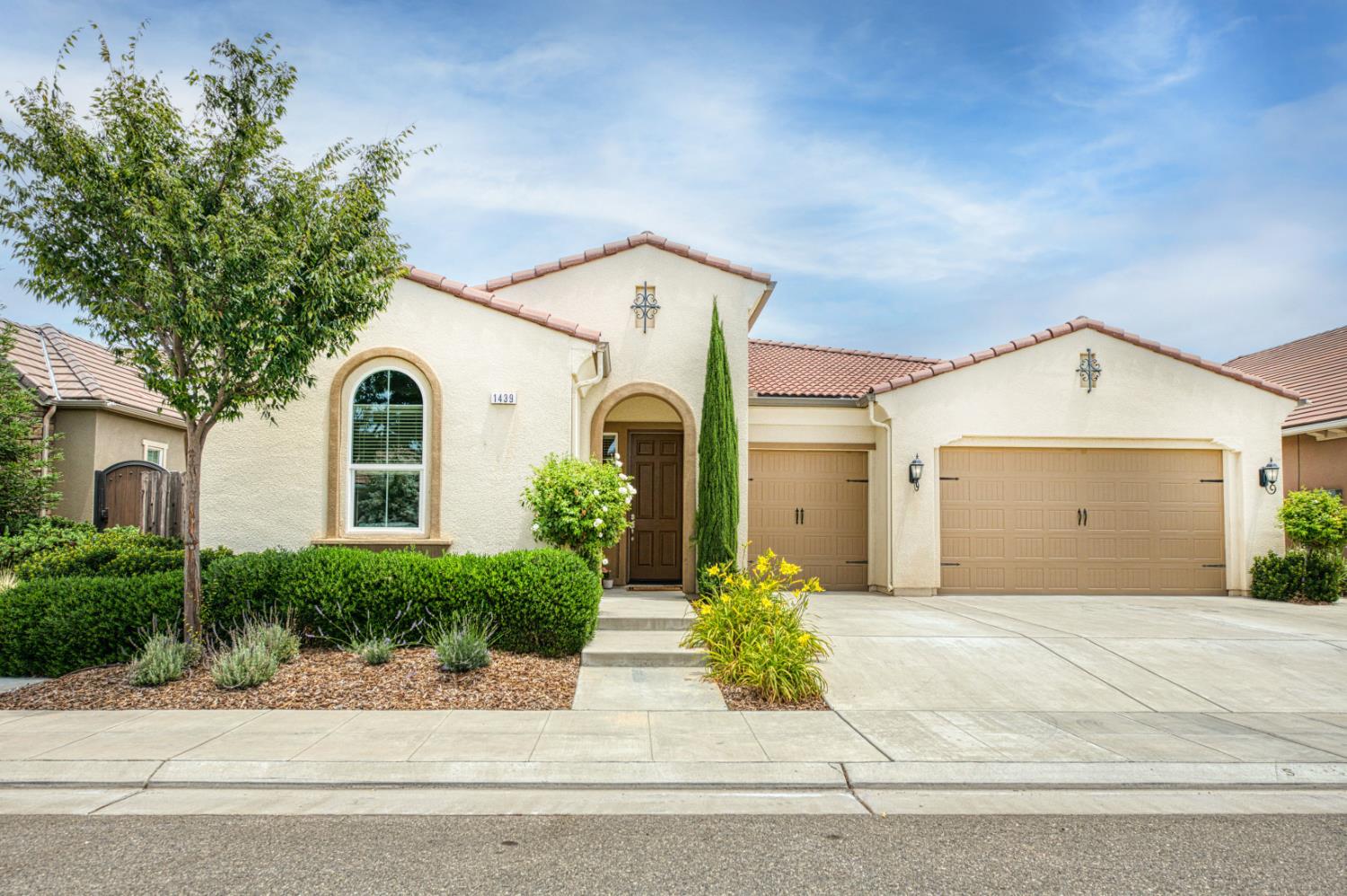1439 N Maine Ave, Clovis, CA 93619