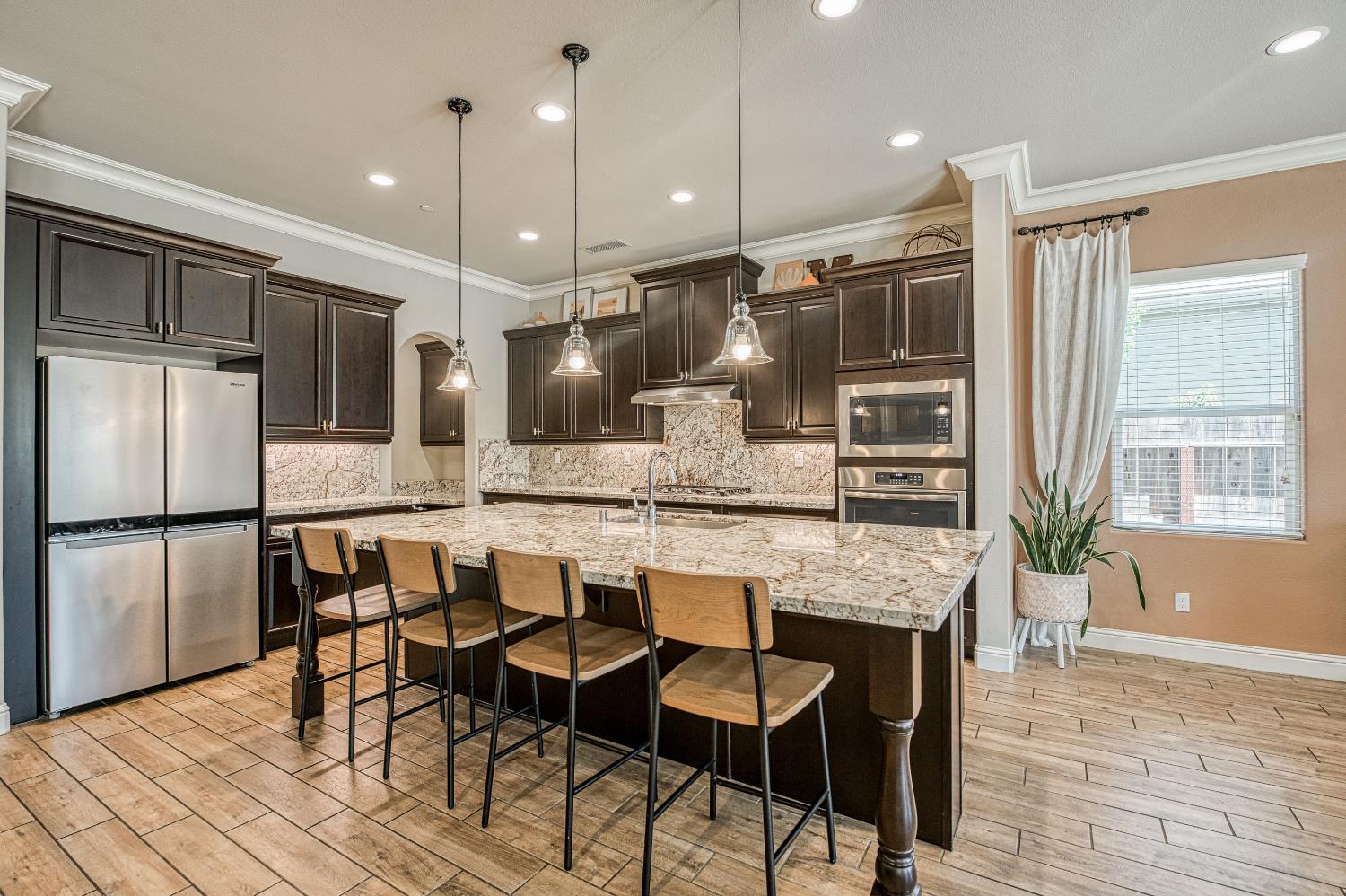 1439 N Maine Ave, Clovis, CA 93619