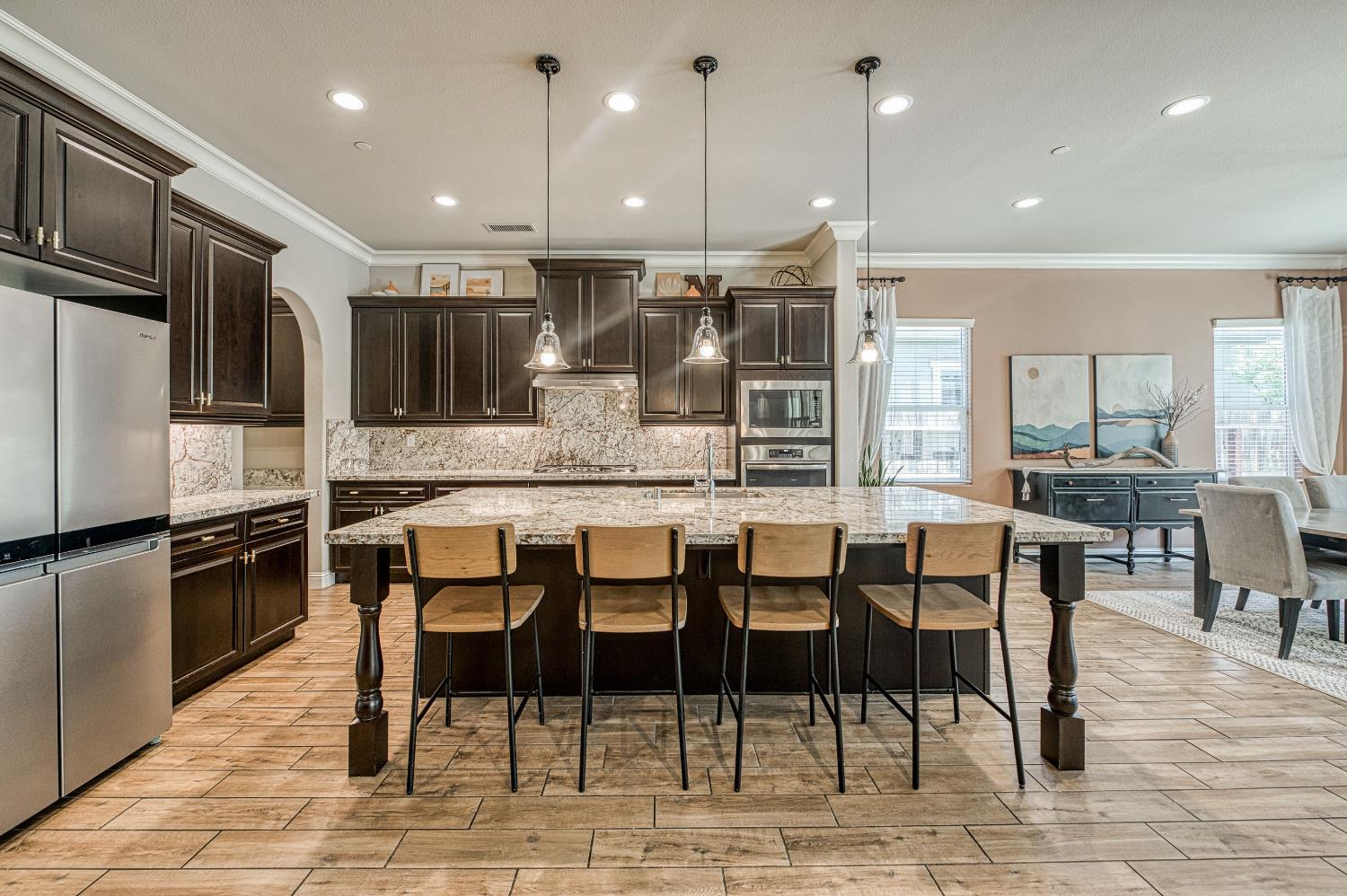 1439 N Maine Ave, Clovis, CA 93619