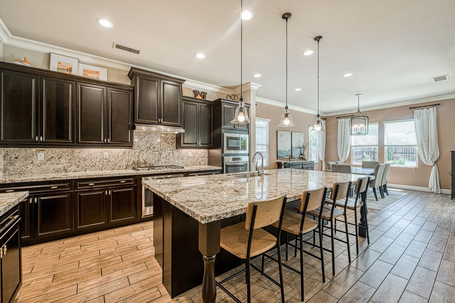 1439 N Maine Ave, Clovis, CA 93619