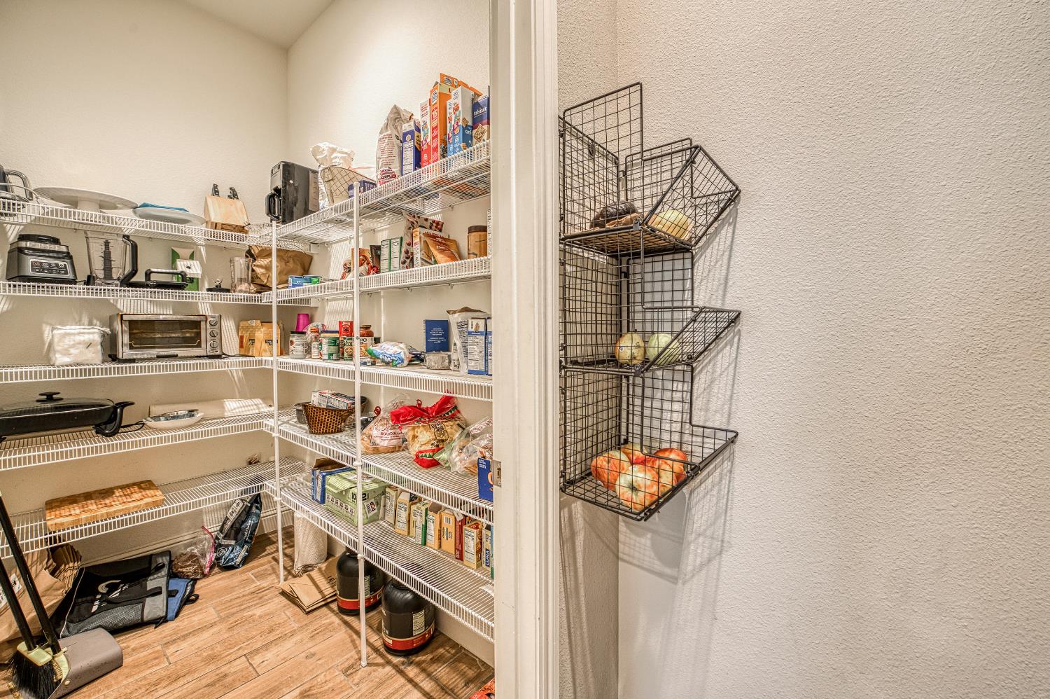 1439 N Maine Ave, Clovis, CA 93619