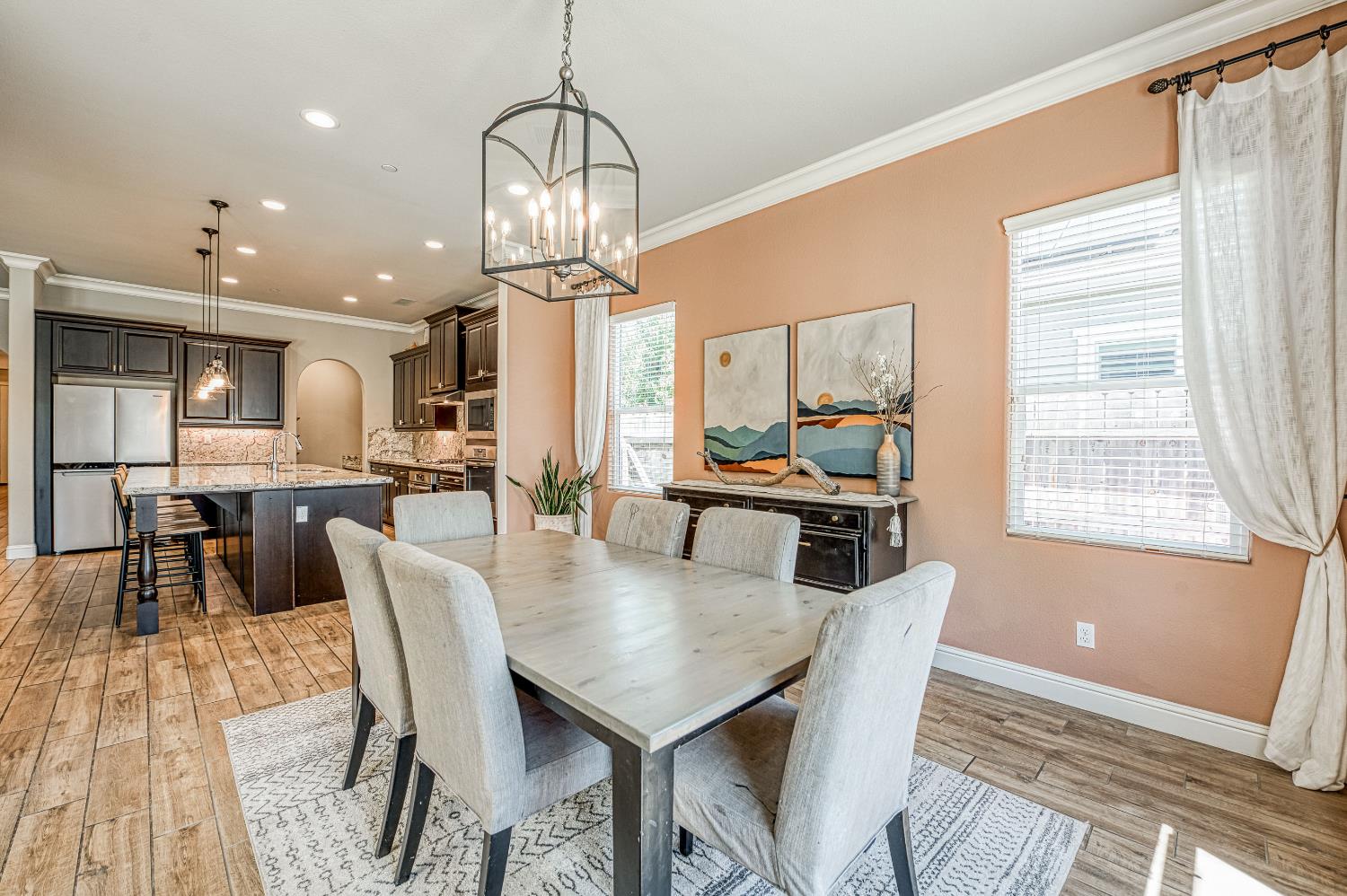 1439 N Maine Ave, Clovis, CA 93619