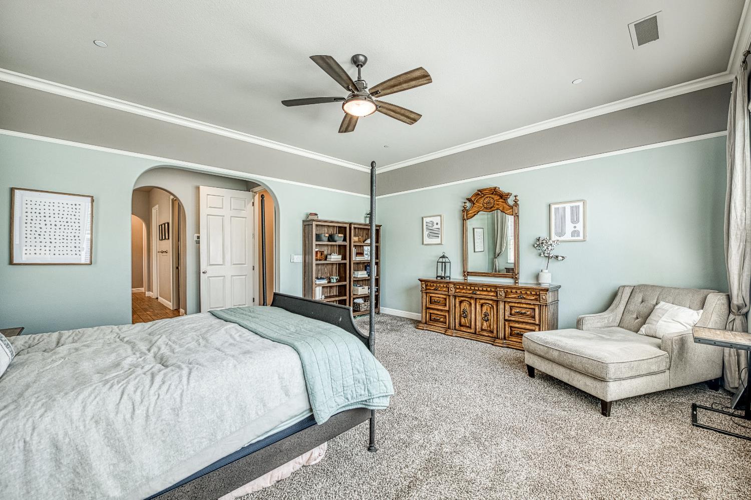 1439 N Maine Ave, Clovis, CA 93619