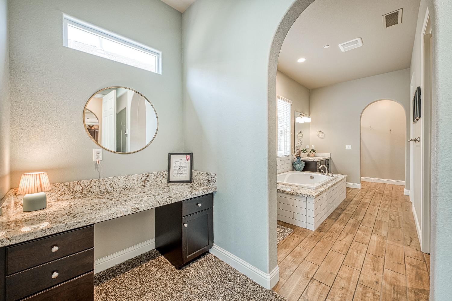 1439 N Maine Ave, Clovis, CA 93619