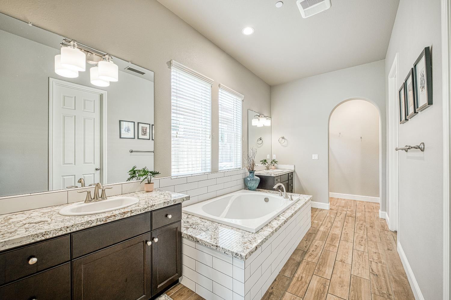 1439 N Maine Ave, Clovis, CA 93619