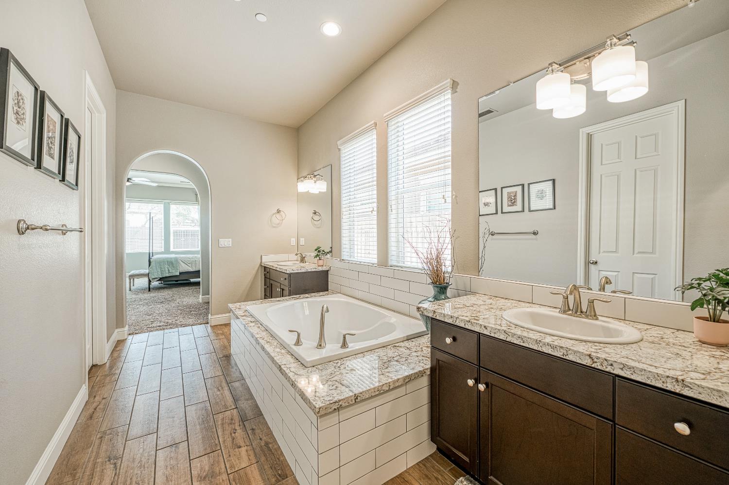 1439 N Maine Ave, Clovis, CA 93619