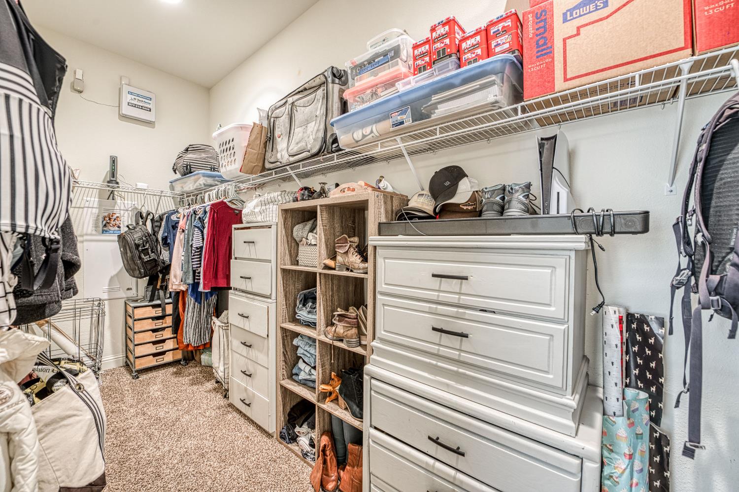 1439 N Maine Ave, Clovis, CA 93619