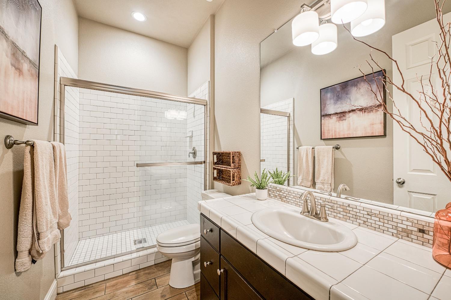 1439 N Maine Ave, Clovis, CA 93619
