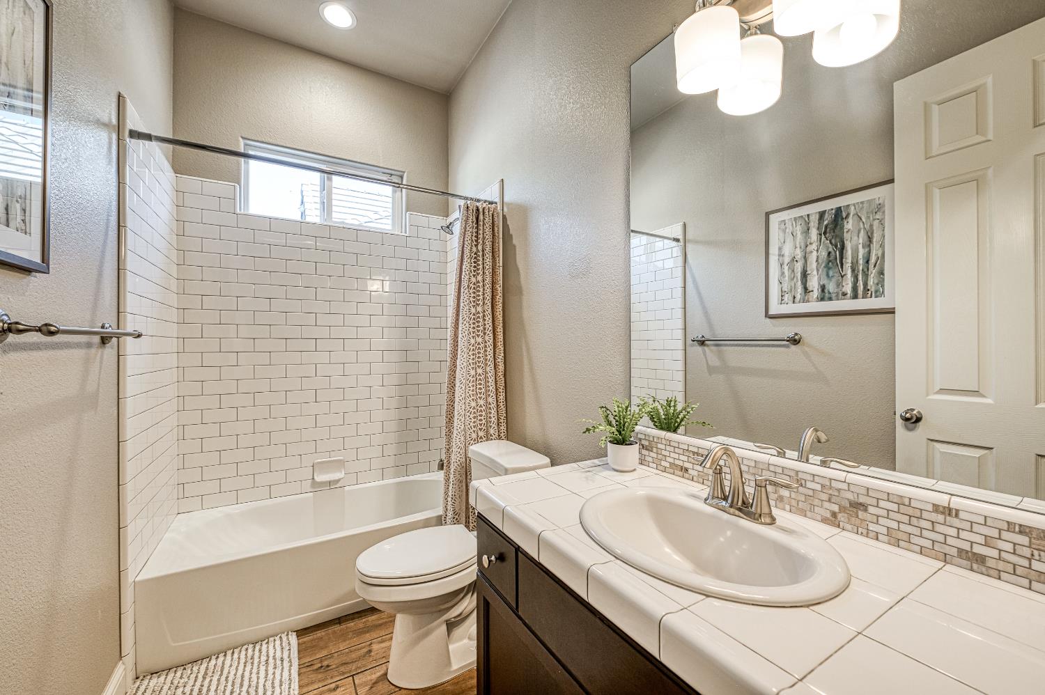 1439 N Maine Ave, Clovis, CA 93619