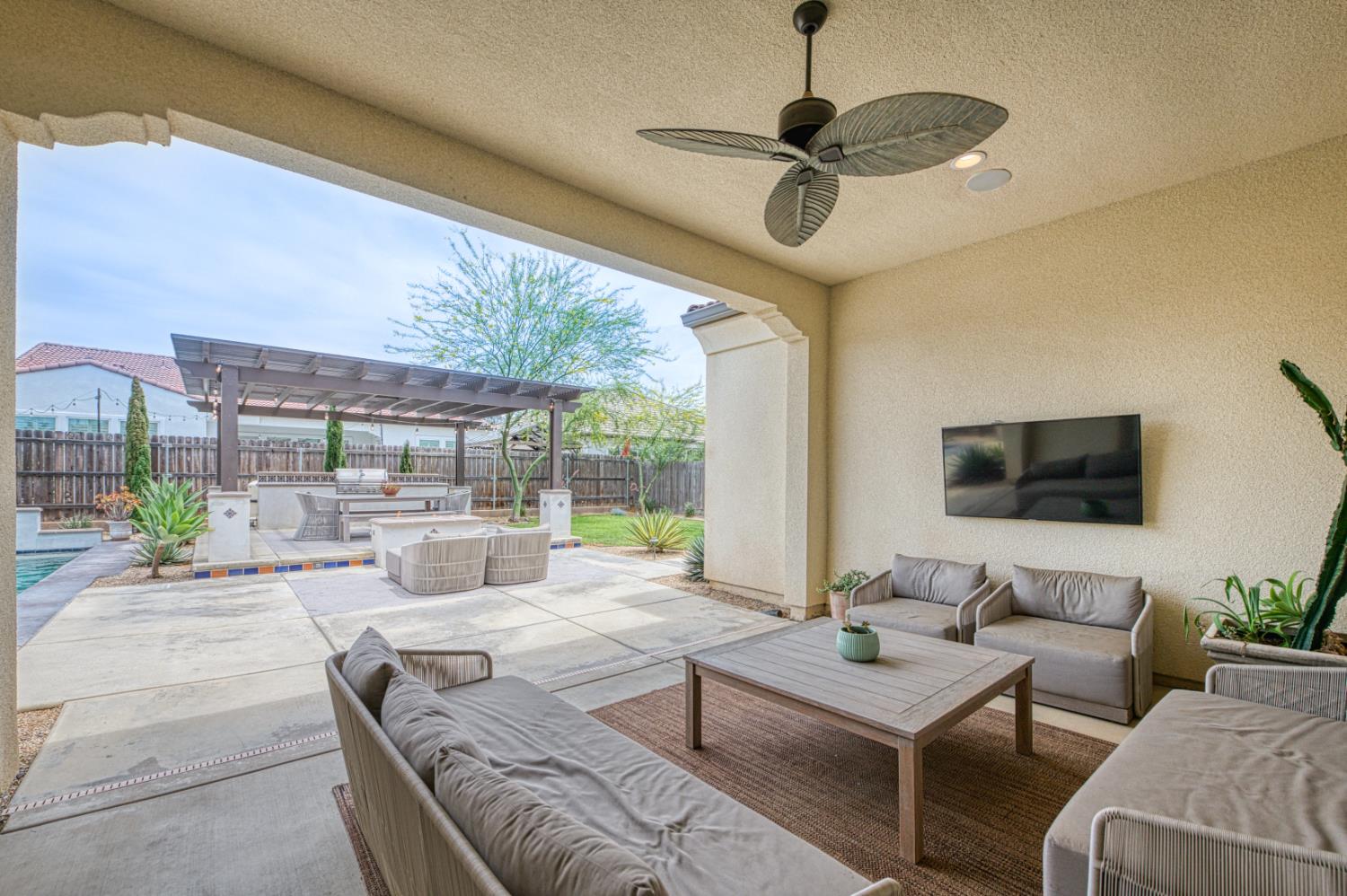 1439 N Maine Ave, Clovis, CA 93619