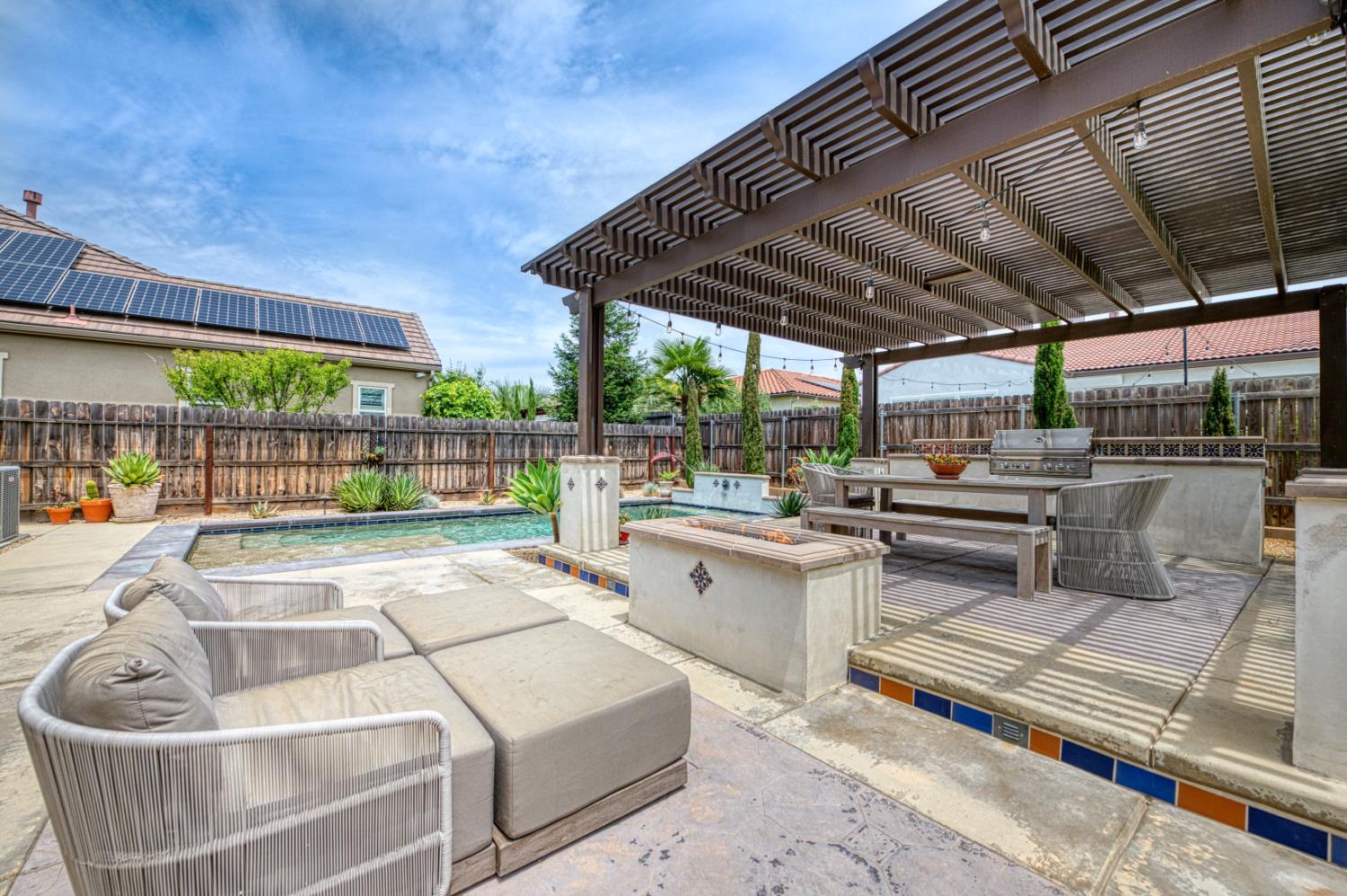 1439 N Maine Ave, Clovis, CA 93619