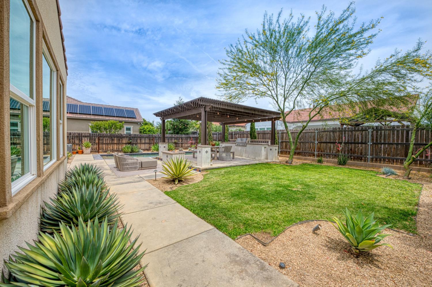 1439 N Maine Ave, Clovis, CA 93619