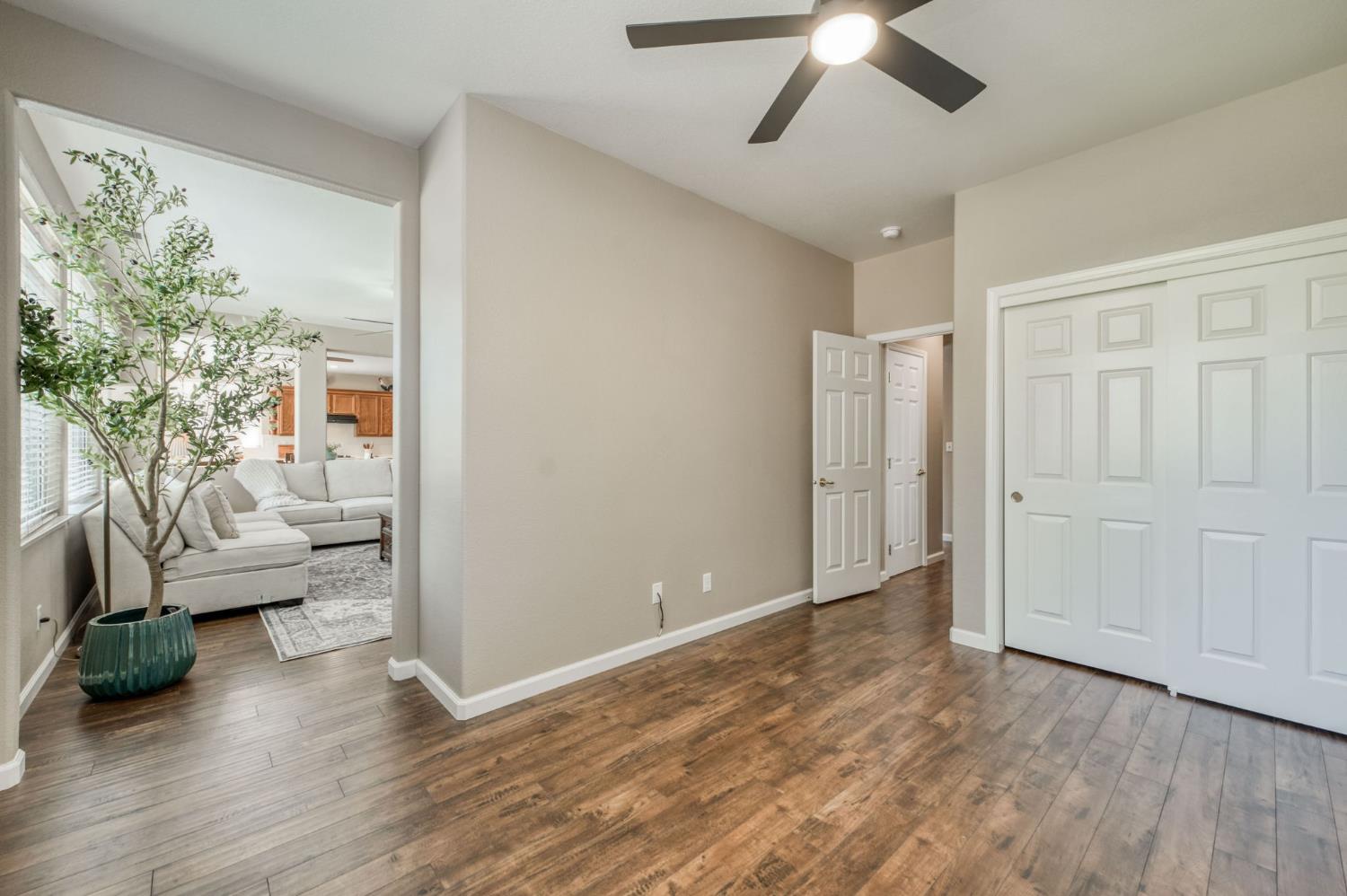 2612 E Shea Dr, Fresno, CA 93720