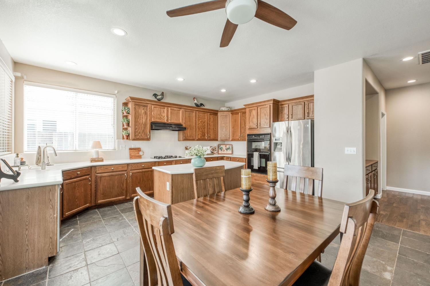 2612 E Shea Dr, Fresno, CA 93720