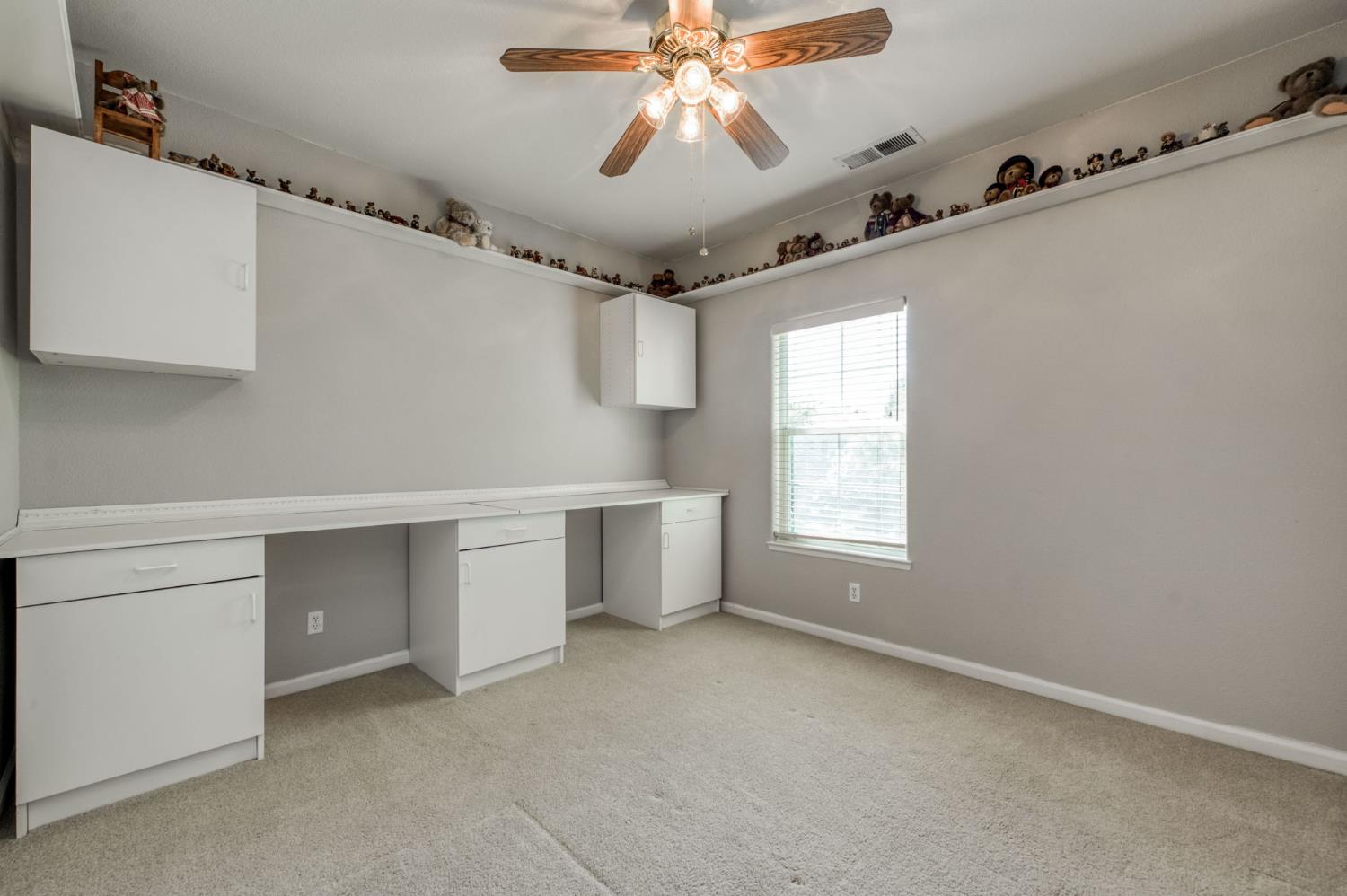 2612 E Shea Dr, Fresno, CA 93720