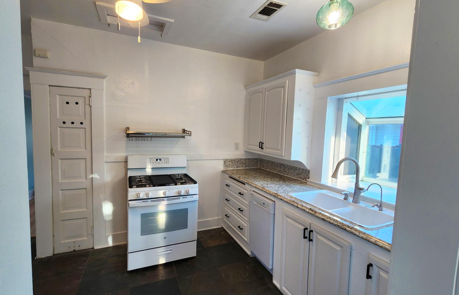 1373 N Echo Ave, Fresno, CA 93728