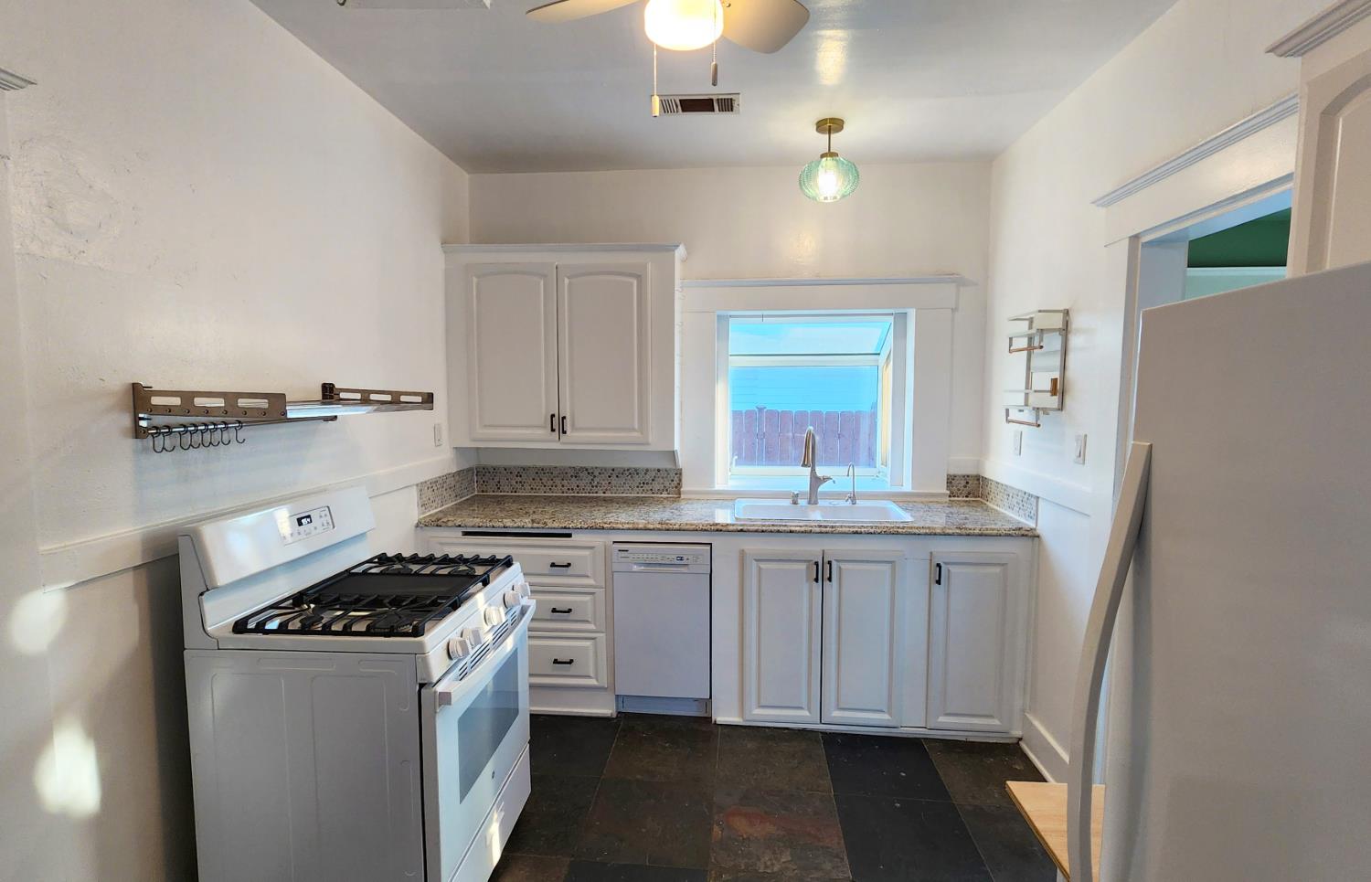 1373 N Echo Ave, Fresno, CA 93728