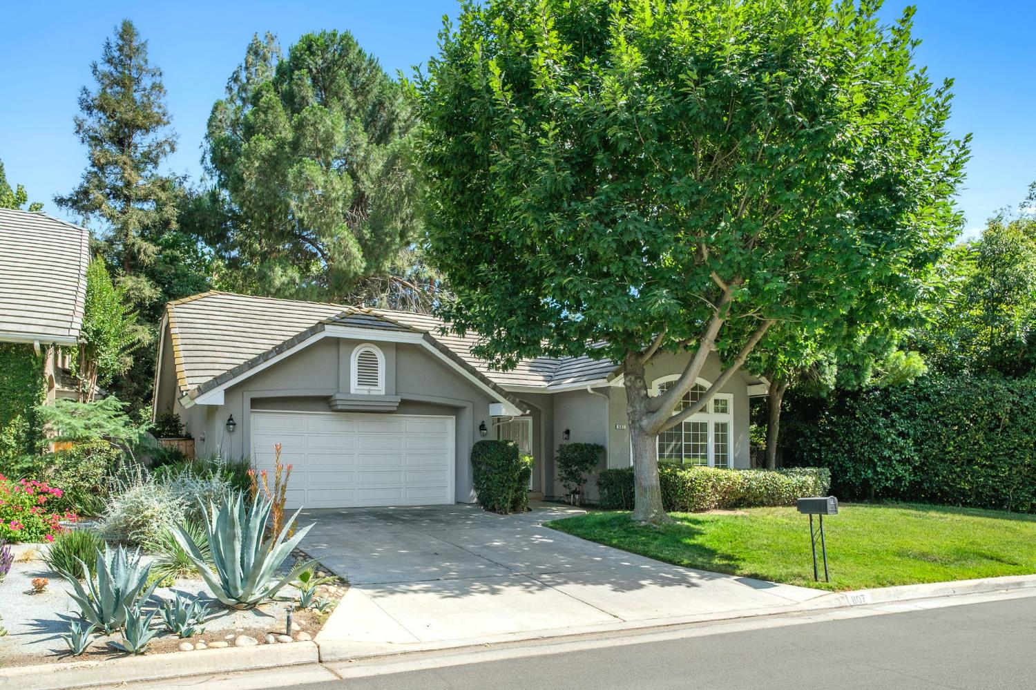 807 E Brighton Ln, Fresno, CA 93720