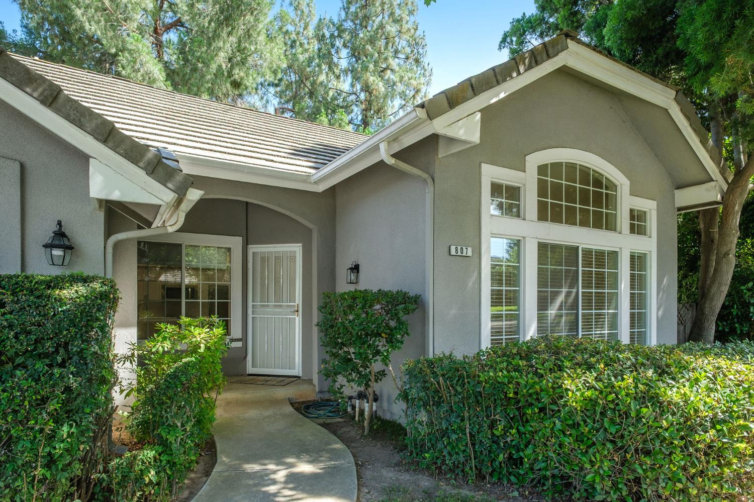 807 E Brighton Ln, Fresno, CA 93720