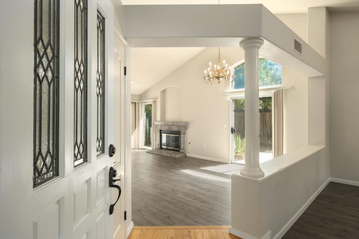 807 E Brighton Ln, Fresno, CA 93720