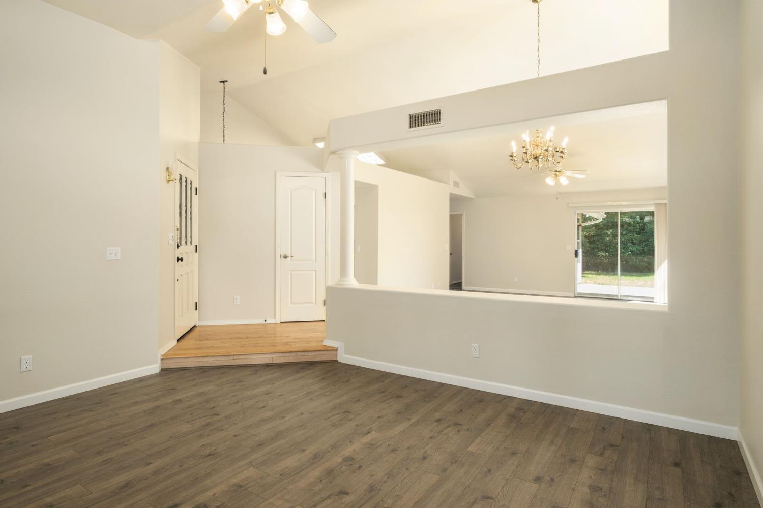 807 E Brighton Ln, Fresno, CA 93720