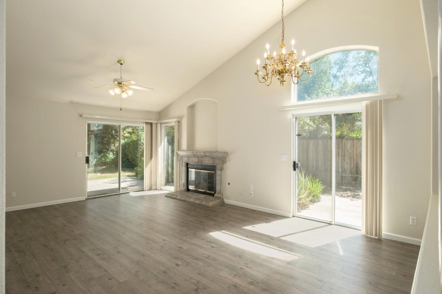807 E Brighton Ln, Fresno, CA 93720