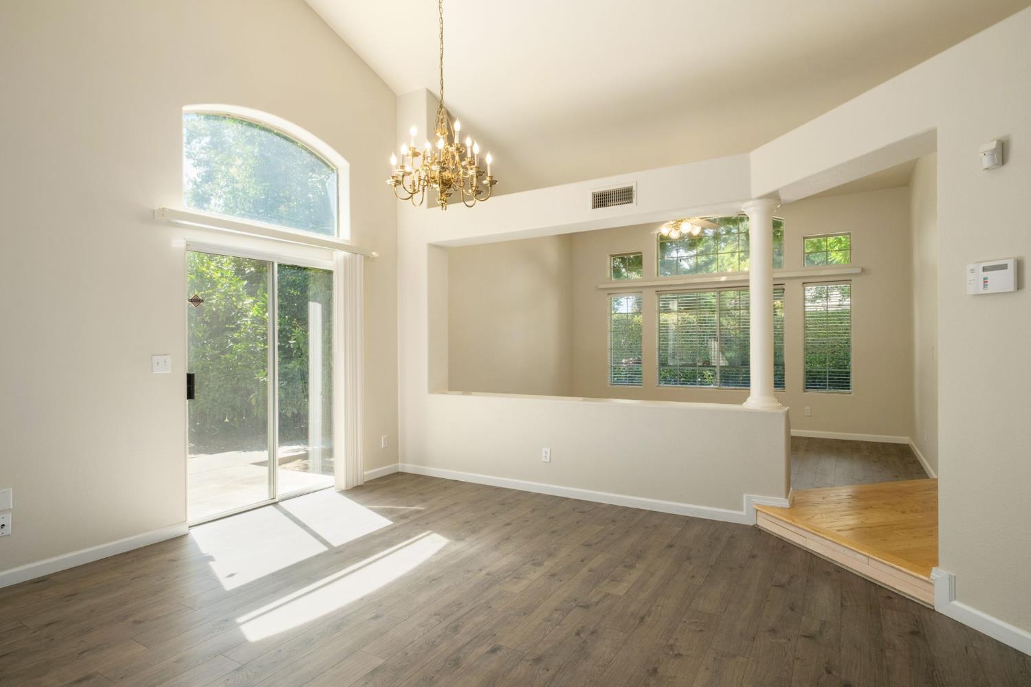 807 E Brighton Ln, Fresno, CA 93720