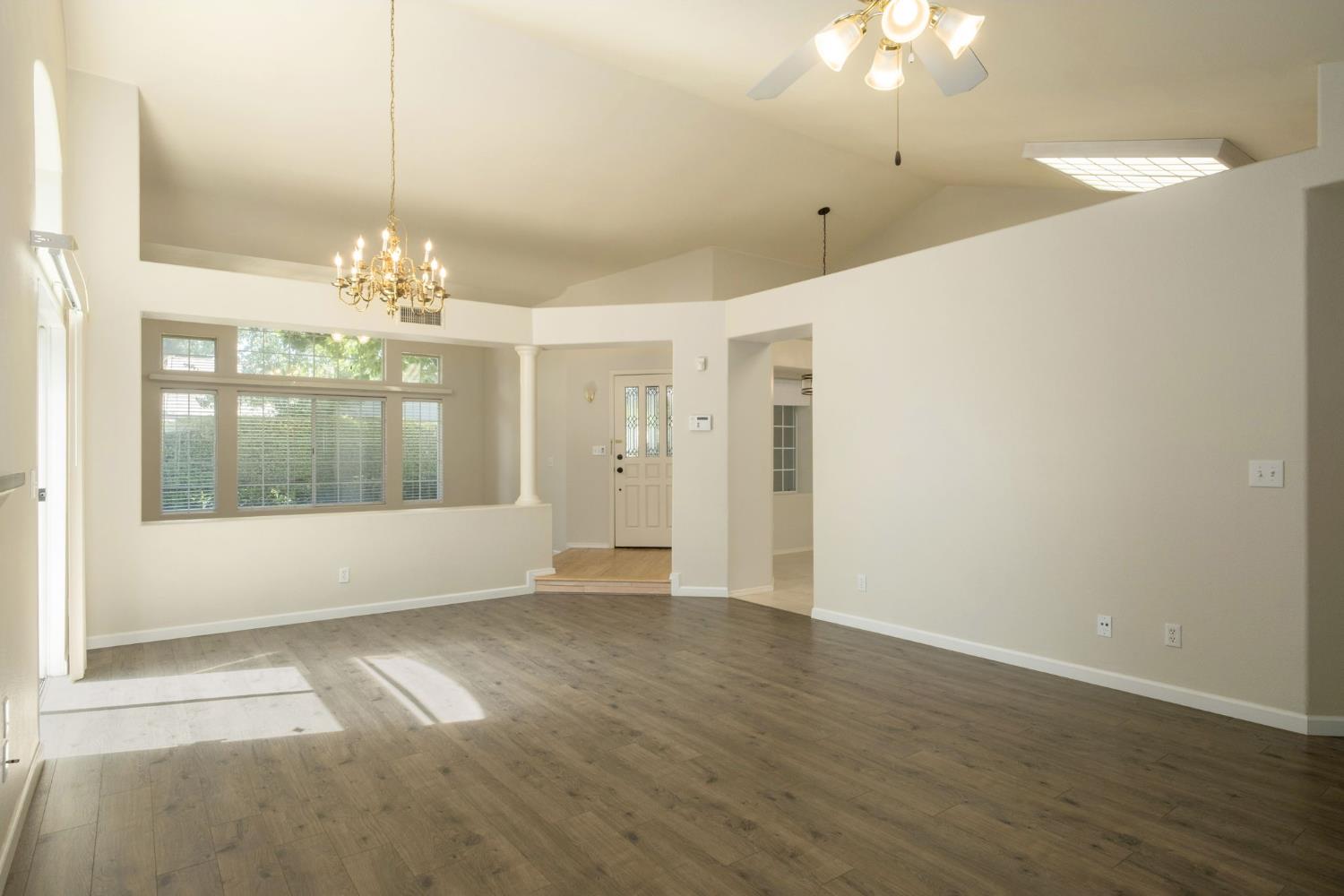 807 E Brighton Ln, Fresno, CA 93720