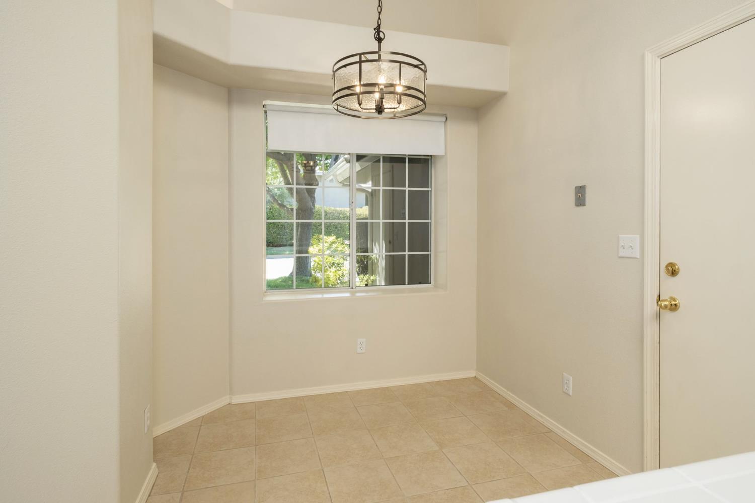 807 E Brighton Ln, Fresno, CA 93720